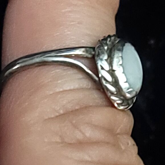 925 Sterling Silver Mother Of Pearl Ring Size 4 - Picture 3 of 7